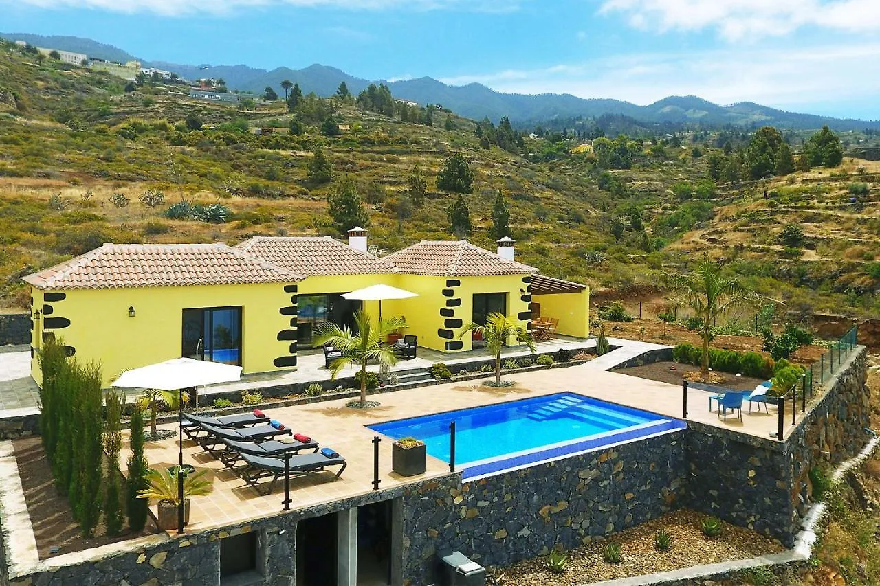 בית נופש הוילה טיחראפה Casa Pino Arujo